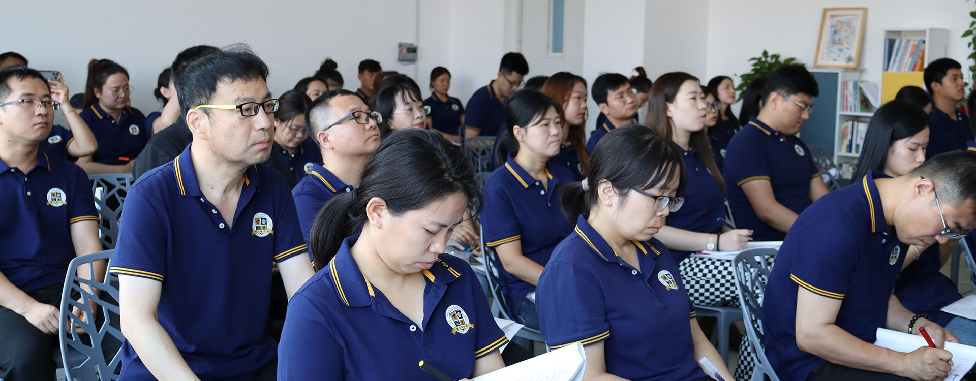 我想看黄色视频女人的逼